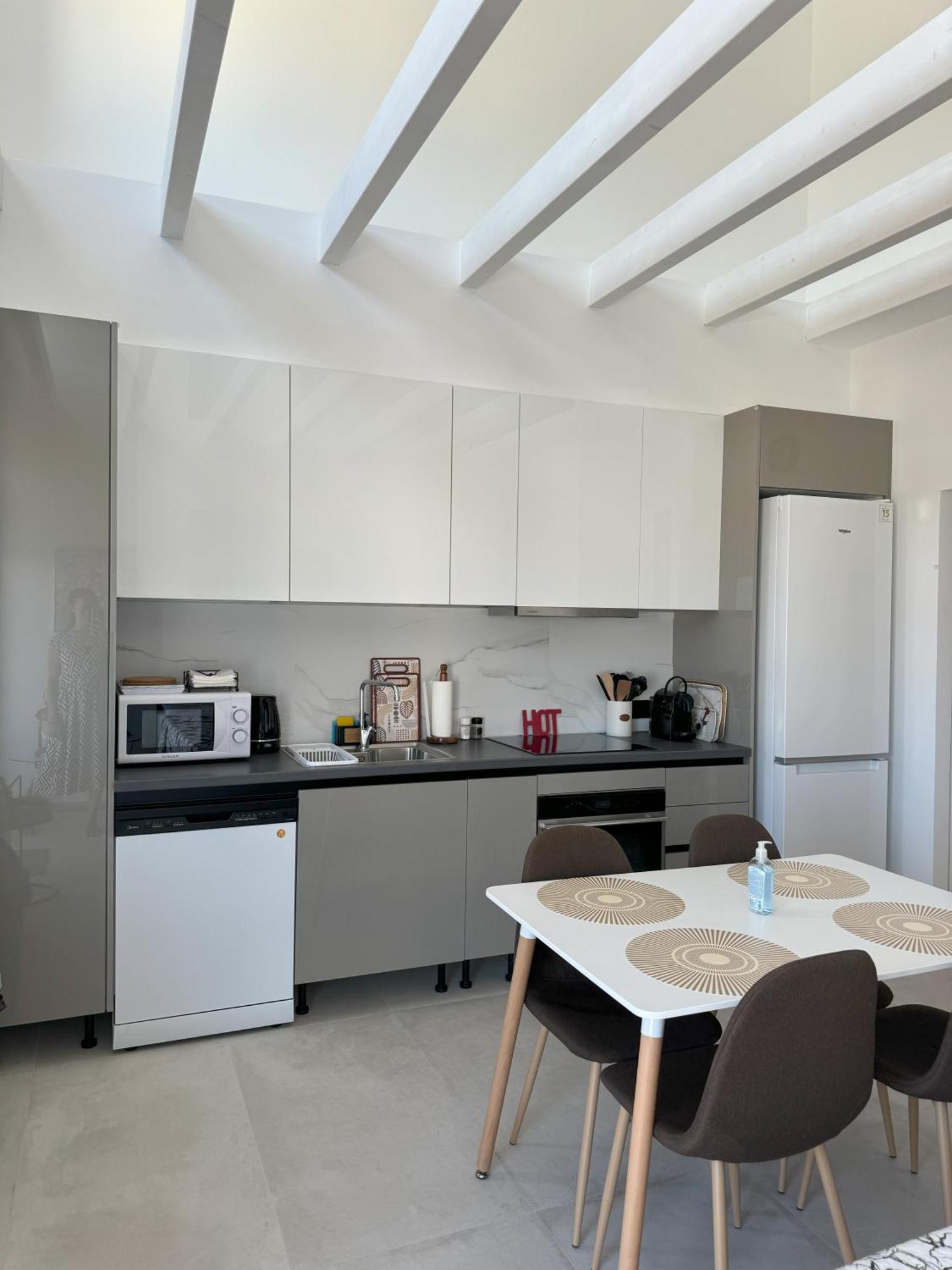 Nelli's Penthouse Rhodes City
